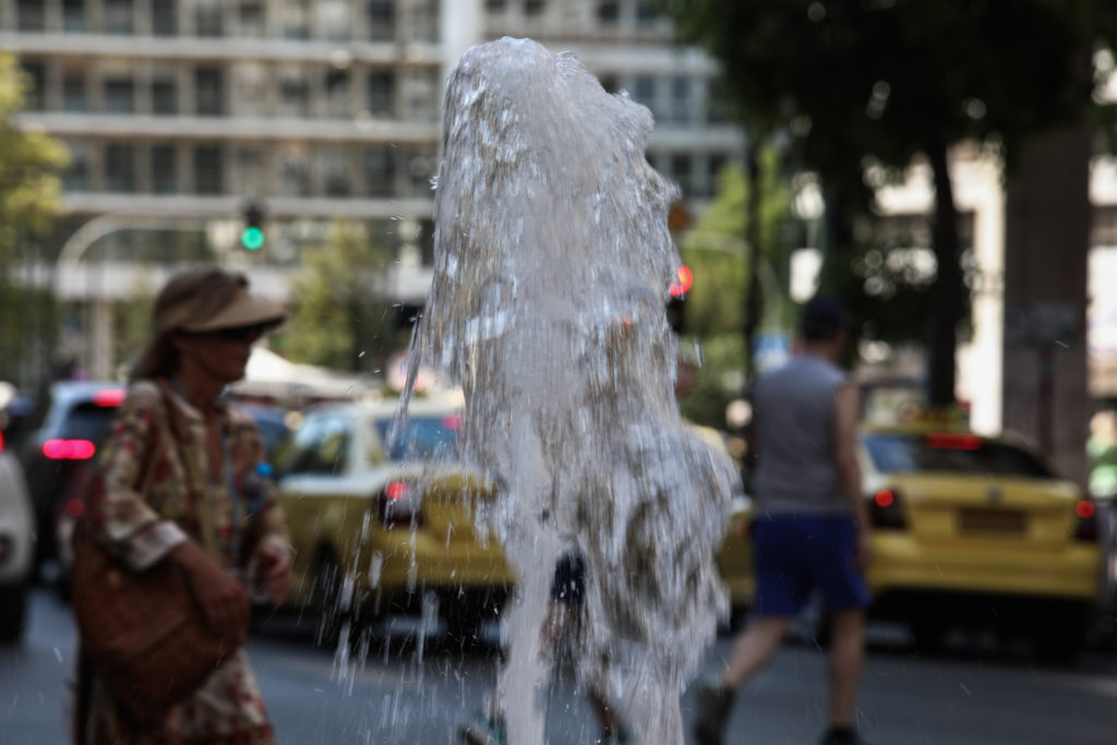 Καύσωνας: «Κολλημένος» στους 42 βαθμούς ο υδράργυρος – H πρόβλεψη έως και Πέμπτη