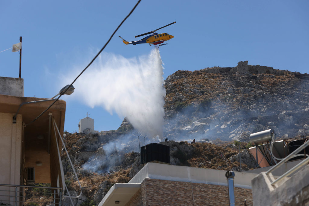 Θεσσαλονίκη: Υπό μερικό έλεγχο τέθηκε η πυρκαγιά στην Αγία Παρασκευή στη Θέρμη