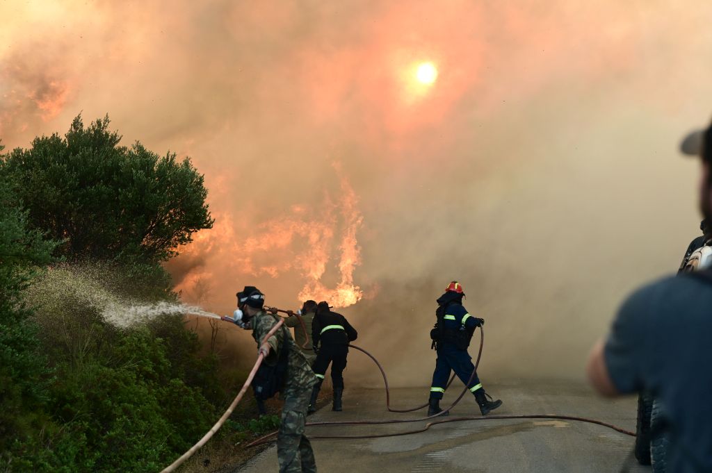 Συναγερμός για φωτιά στην Κερατέα: Καίει κοντά στη Λεωφόρο Λαυρίου – Ποιοι δρόμοι έχουν κλείσει