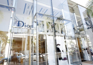 Σκάνδαλο Dior και Armani στην Ιταλία &#8211; Τσάντες που πωλούνται για 2600 ευρώ φτιάχνονται με 53 ευρώ από Κινέζους μετανάστες