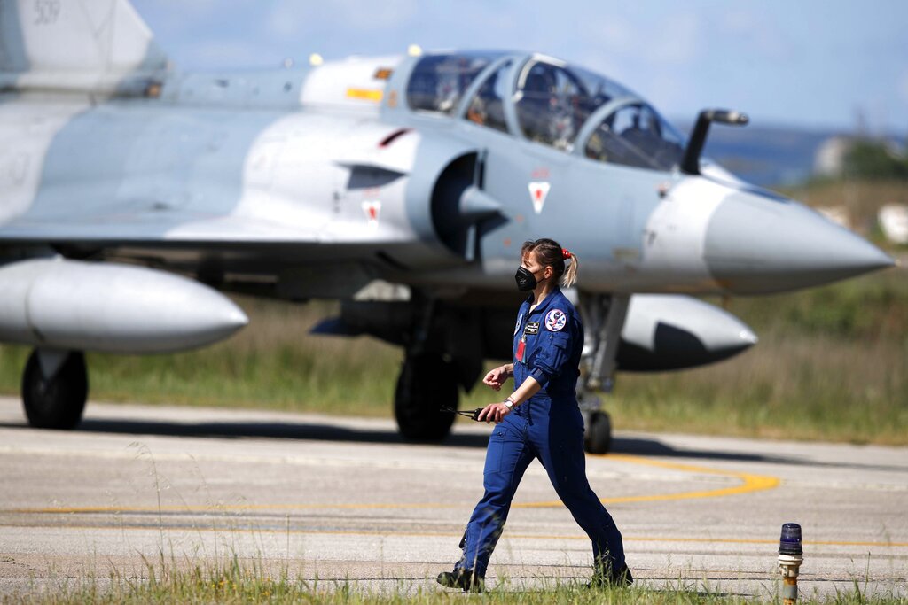 Έμπειρη η πιλότος που εγκατέλειψε το Mirage 2000 στην προσγείωση – Το πρόβλημα στους τροχούς