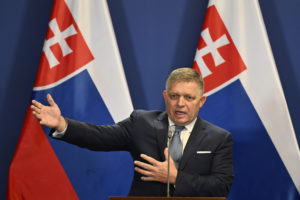 Σλοβακία: Πρώτη δημόσια εμφάνιση του πρωθυπουργού Φίτσο μετά την απόπειρα δολοφονίας του