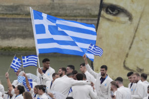 Αντετοκούνμπο: «Αυτό το συναίσθημα που νιώθω, που είμαι σημαιοφόρος και εκπροσωπώ την Ελλάδα είναι τεράστιο» (Video)