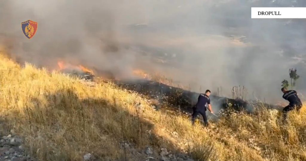 Αλβανία: Προσπάθειες να τεθεί υπό έλεγχο η φωτιά κοντά στα σύνορα με την Ελλάδα