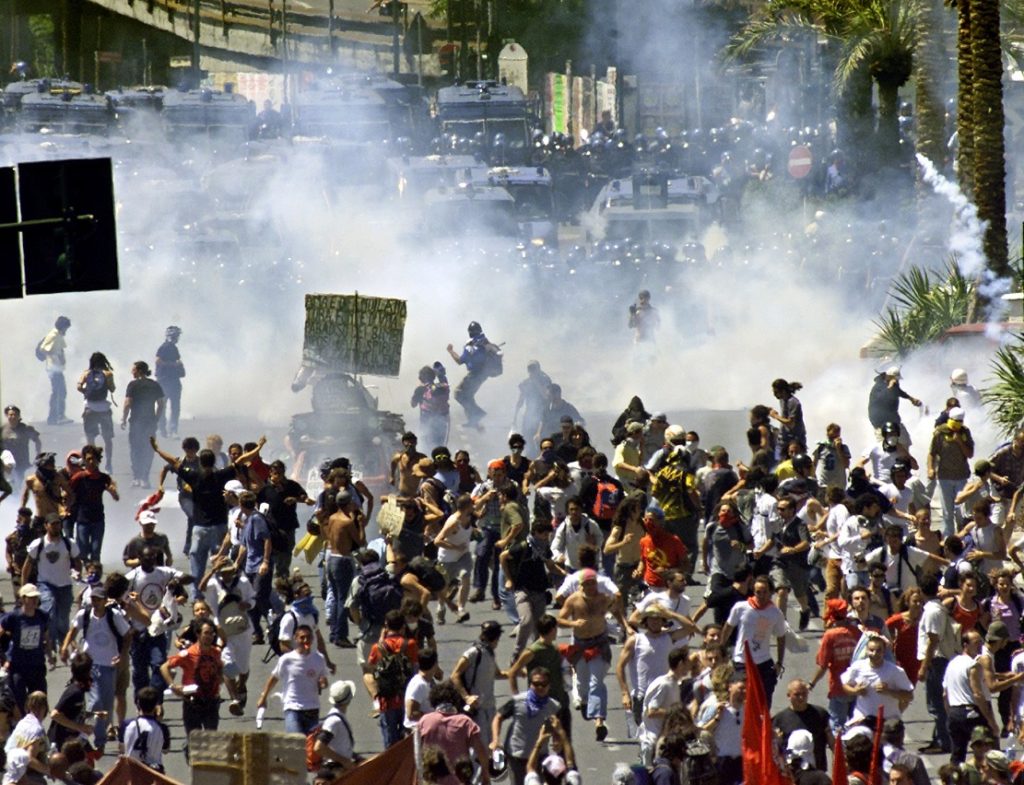 Σαν σήμερα: 23 χρόνια από τη δολοφονία του Κάρλο Τζουλιάνι – Οι δικοί μας νεκροί (Video)