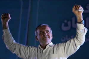 Ιράν: Ποιος είναι ο νέος πρόεδρος Μασούντ Πεζεσκιάν &#8211; Εκλέχτηκε με μεταρρυθμιστικό προφίλ