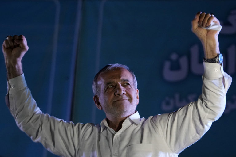 Ιράν: Ποιος είναι ο νέος πρόεδρος Μασούντ Πεζεσκιάν – Εκλέχτηκε με μεταρρυθμιστικό προφίλ