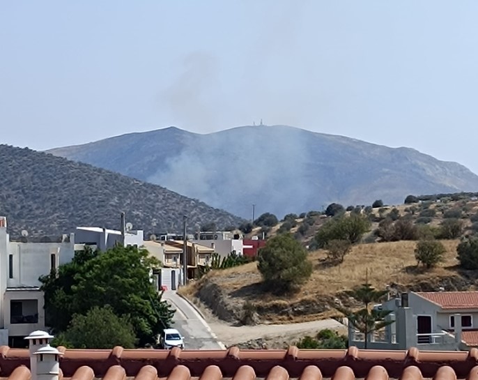 Φωτιά τώρα στα Καλύβια Θορικού – Ήχησε το 112