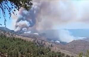 Εκτός ελέγου η φωτιά στη Χίο, τραυματίστηκαν 4 πυροσβέστες &#8211; Μαίνονται τα μέτωπα σε Κρήτη και Κω (Photos &#8211; Videos)