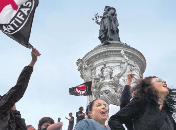 Η Γαλλία ψηφίζει δημοκρατία ή ρατσισμό – Κρίσιμες στιγμές με την ακροδεξιά προ των πυλών της εξουσίας