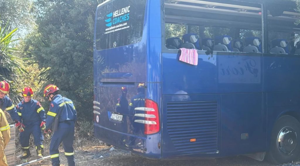 Κέρκυρα: Σύγκρουση τουριστικού λεωφορείου με φορτηγό – Νεκρός ο οδηγός του λεωφορείου (Video)