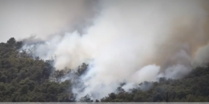 Μεγάλη φωτιά τώρα στα Γλυκά Νερά: Ισχυρή κινητοποίηση της πυροσβεστικής &#8211; Ήχησε το 112 (Videos)
