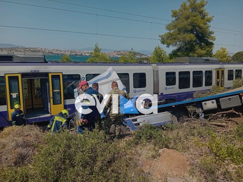 Αυλίδα: Αμαξοστοιχία με 130 επιβάτες συγκρούστηκε με φορτηγό – Τραυματίστηκαν δύο παιδιά και ένας ενήλικας (Photos – Video)