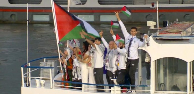 Ολυμπιακοί Αγώνες: Η είσοδος της αποστολής της Παλαιστίνης στην τελετή έναρξης (Video)