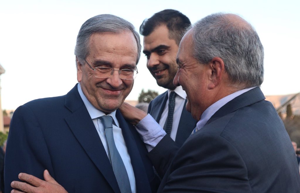 «Απομονωμένος» από τους δύο πρώην πρωθυπουργούς ο Μητσοτάκης – Εσωκομματικές ανακατατάξεις στη γαλάζια παράταξη