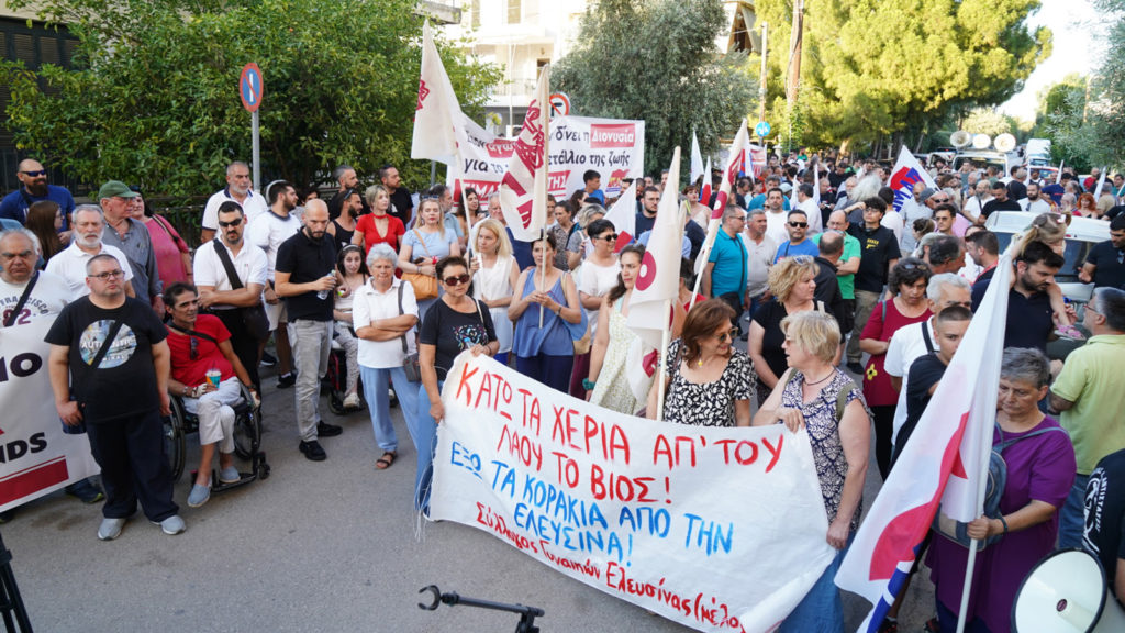 Οργή στην Ελευσίνα για την έξωση οικογένειας ΑμεΑ πρωταθλήτριας – Μαζική αντίδραση