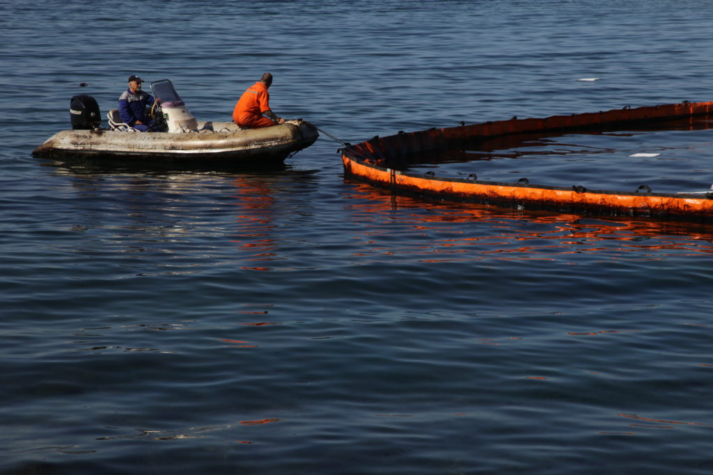 Θεσσαλονίκη: Ρύπανση έκτασης 7.000τμ  στο λιμάνι από πετρελαιοειδή