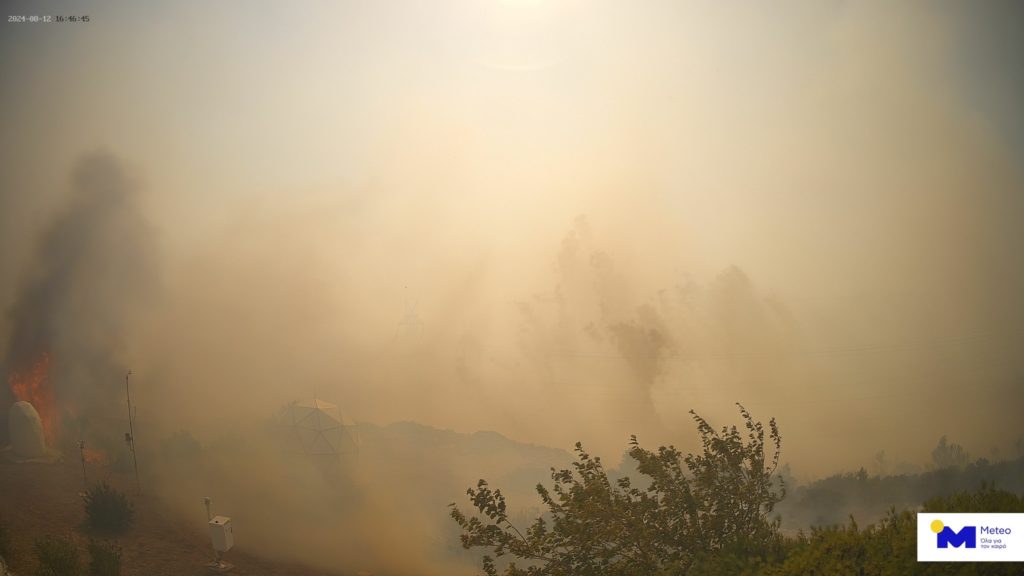 «Κόλαση» στην Πεντέλη: Στο Αστεροσκοπείο Αθηνών οι φλόγες