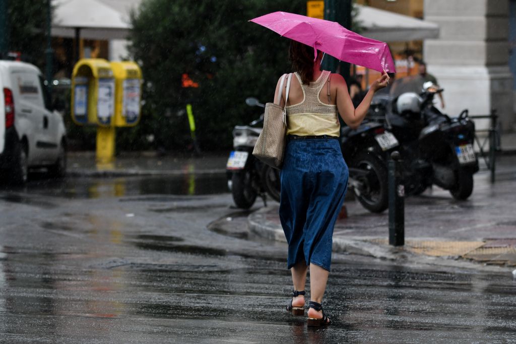 Καιρός: Υψηλές θερμοκρασίες και βροχές μετά το μεσημέρι – Ποιες περιοχές θα επηρεαστούν