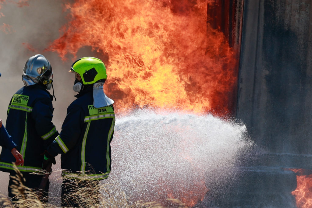 Θεσσαλονίκη: Φωτιά σε εργοστάσιο επεξεργασίας τροφίμων στη Νεοχωρούδα