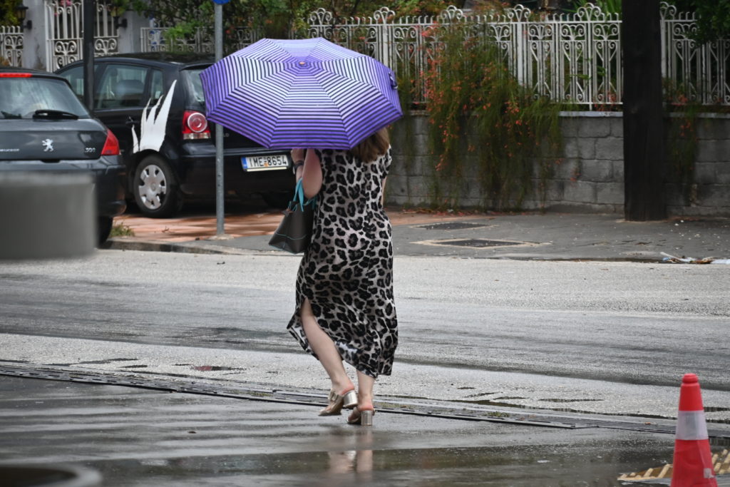 Καιρός: Απότομη αλλαγή με βροχές, καταιγίδες και κεραυνούς – Πού θα είναι ισχυρά τα φαινόμενα