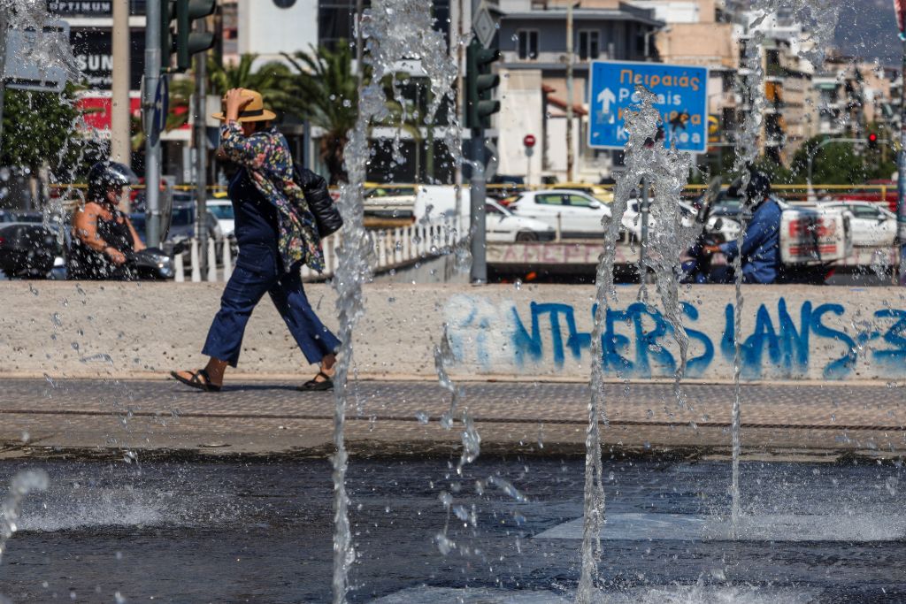 Καιρός: Ζέστη και ενίσχυση των βοριάδων – Υψηλός κίνδυνος πυρκαγιάς σε 12 περιοχές