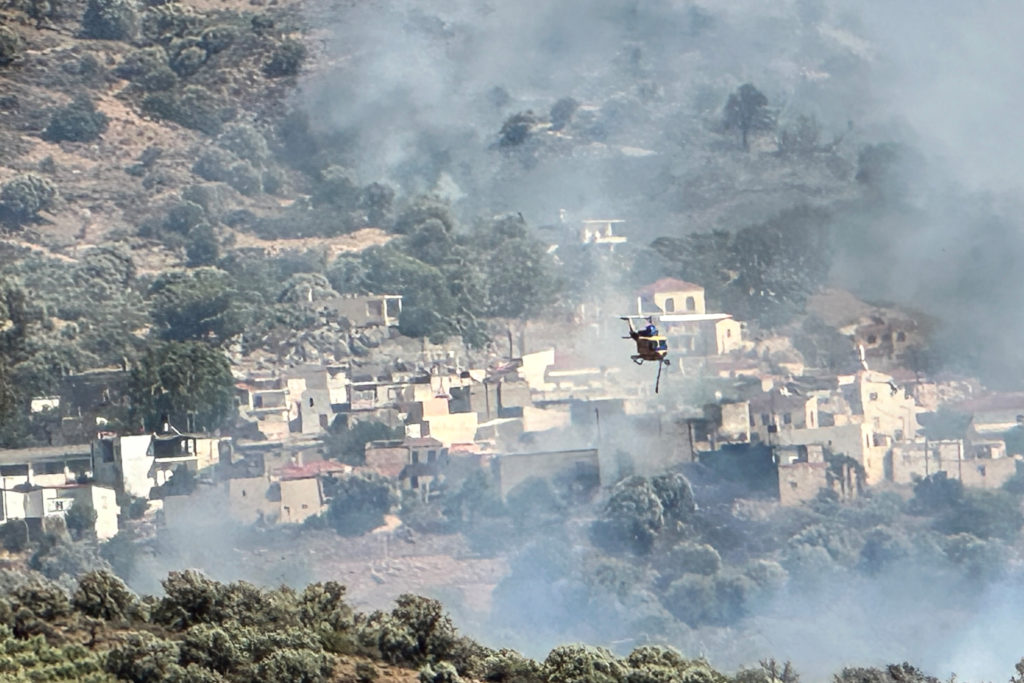 Ρέθυμνο: Τεράστιες διαστάσεις με πολλά μέτωπα έχει η πυρκαγιά – Εκκενώθηκαν 9 χωριά – Δύσκολη προβλέπεται η νύχτα (Photos – Video)