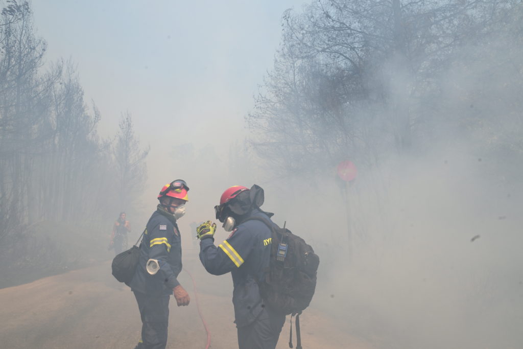 Φωτιά σε δύσβατη περιοχή στην Καρυά Ολύμπου