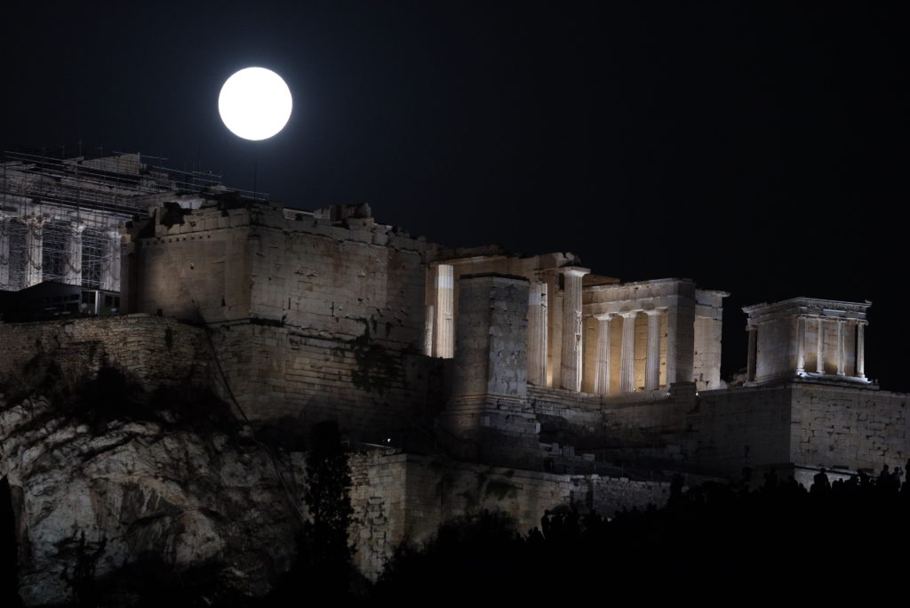 Πανσέληνος μόνο για πλούσιους στην Ακρόπολη