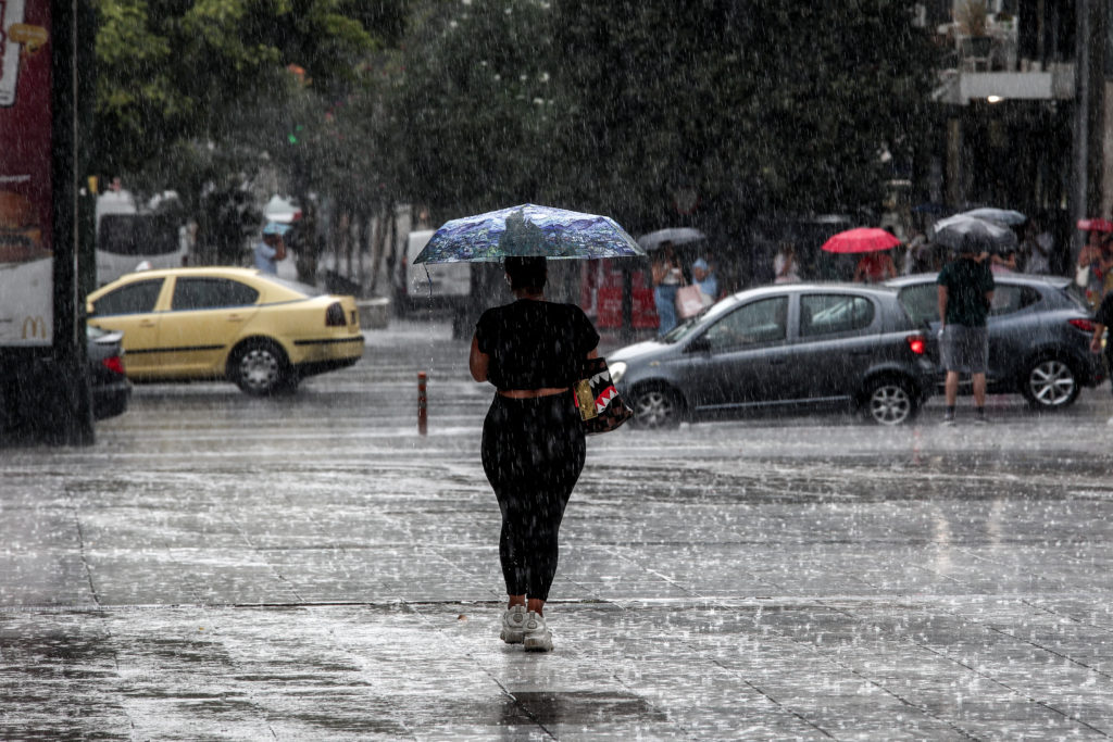 Αττική: 40 κλήσεις στην Πυροσβεστική για βοήθεια εξαιτίας της κακοκαιρίας – Οδηγίες από την Πολιτική Προστασία