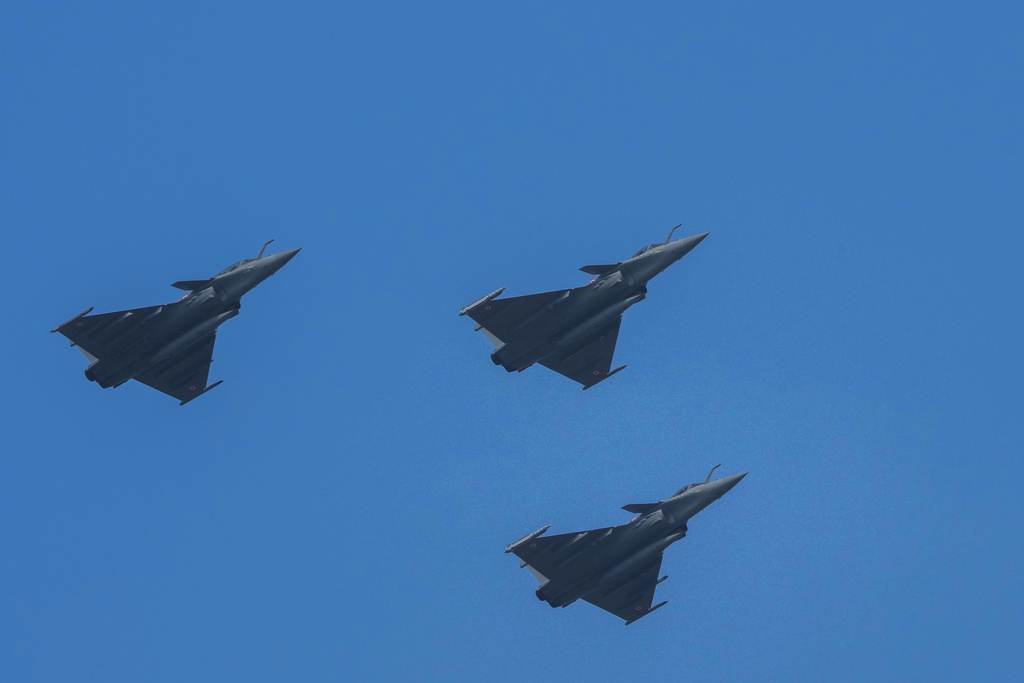 France : deux avions de combat Rafale entrent en collision en plein vol