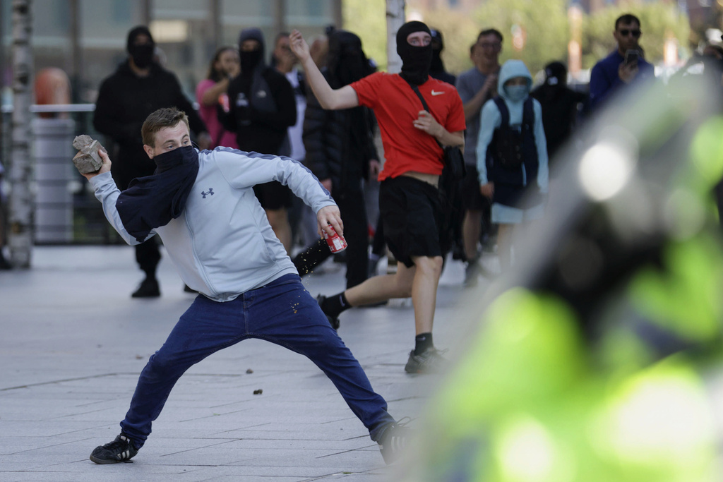 Britain: Violent riots in English cities – Anti-immigration protests continue
 – 2024-08-04 18:50:48