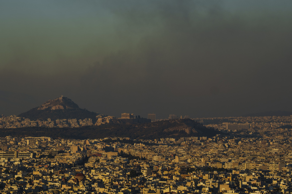 Φωτιά στην Αττική: Οδηγίες προστασίας από την έκθεση στον καπνό και τα αιωρούμενα σωματίδια – Τα συμπτώματα και οι συνέπειες