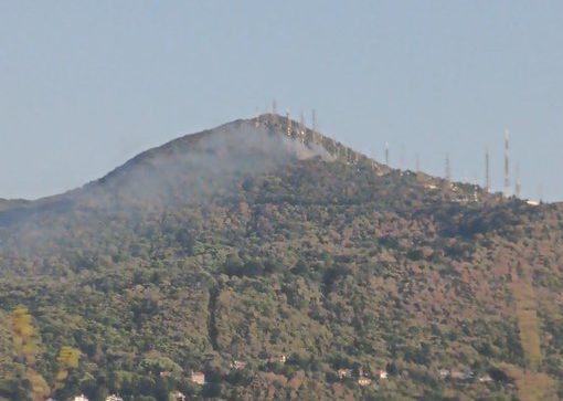 Θεσσαλονίκη: Φωτιά στον Χορτιάτη στο ύψος των κεραιών (Video)