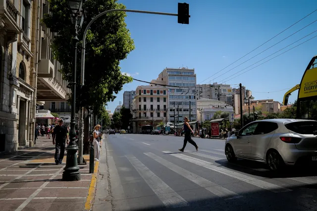 Δεν λειτουργούν τα φανάρια σε κεντρικούς δρόμους, λόγω της φωτιάς (Video)