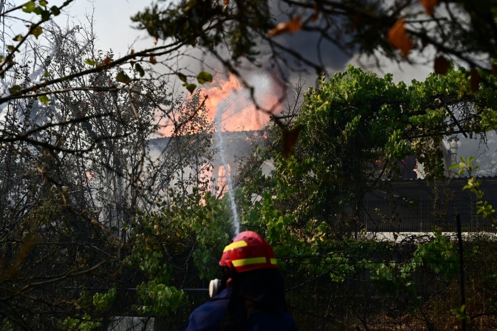 Νέα μεγάλη φωτιά σε Άγιο Στέφανο και Διόνυσο – Μήνυμα 112 προς τους κατοίκους της περιοχής