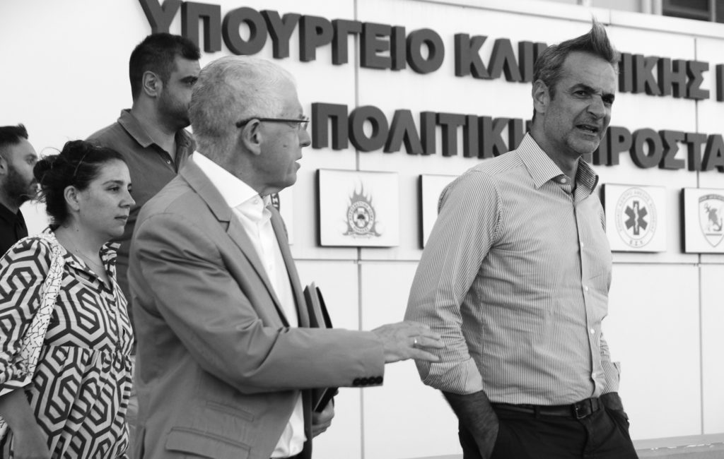 Κύρτσος για Μητσοτάκη: Όσα συμβαίνουν δεν τον αγγίζουν – Κρύβεται σε «διυπουργικούς καφέδες»