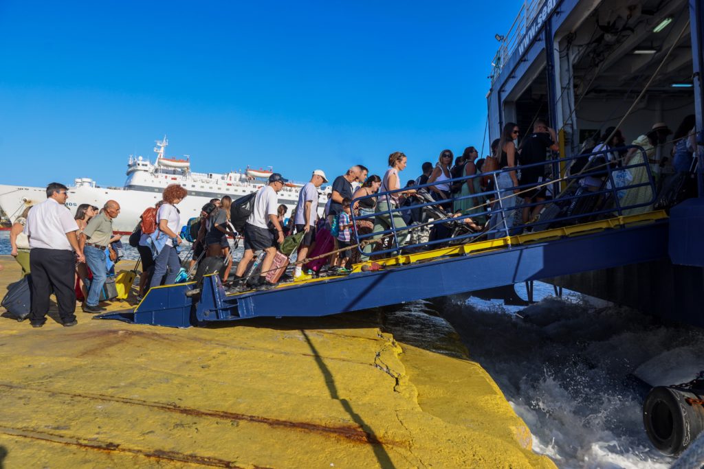 Κύρτσος για ακρίβεια ακτοπλοϊκών εισιτηρίων και ΦΠΑ: 1 στα 4 ευρώ πάει στο κομματικό διαπλεκόμενο κράτος