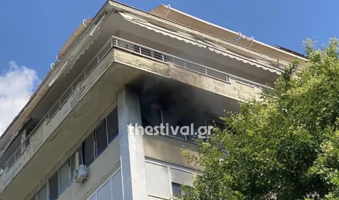 Θεσσαλονίκη: Φωτιά σε πολυκατοικία στο κέντρο της πόλης