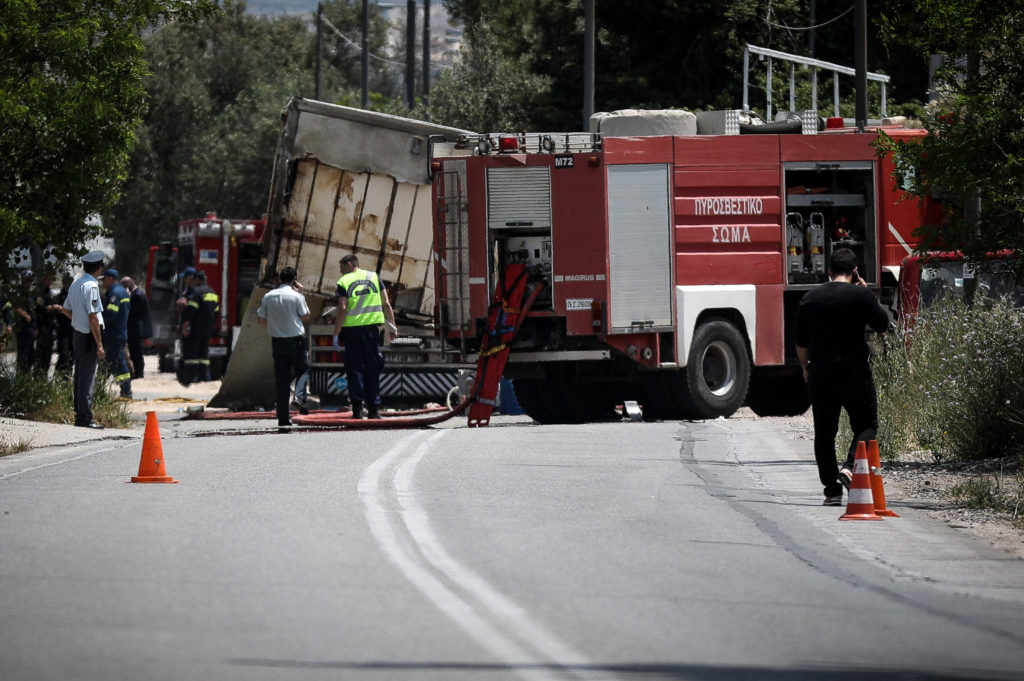 Ανατροπή βυτιοφόρου στη Λεωφόρο Σχιστού – Διακοπή κυκλοφορίας 