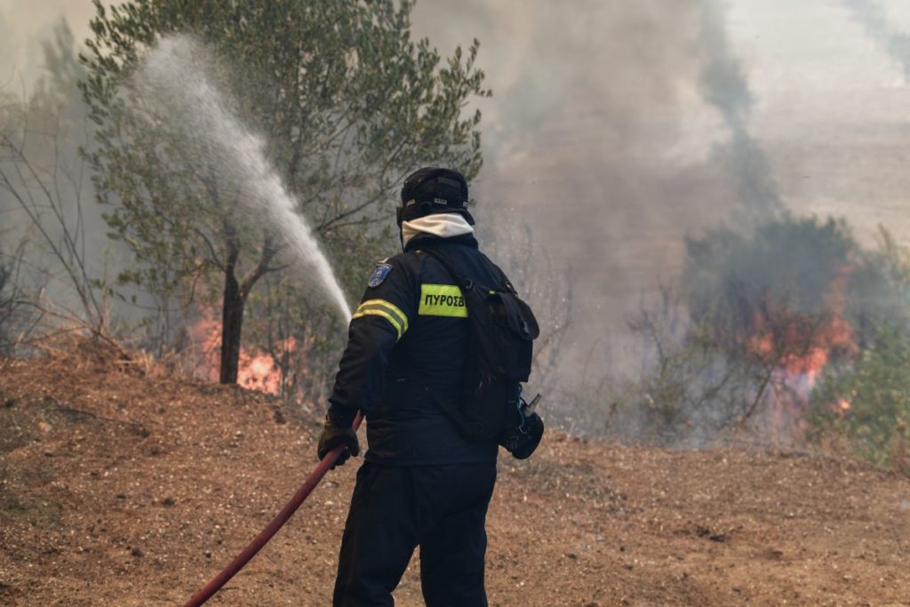 Φωτιά στα Σπάτα