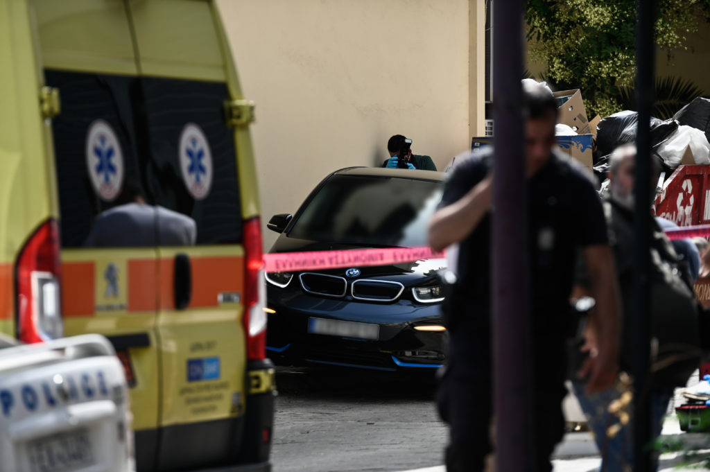 Θρίλερ στη Νέα Σμύρνη: Άνδρας βρέθηκε μαχαιρωμένος σε διαμέρισμα