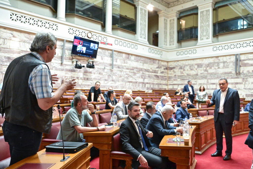 ΣΥΡΙΖΑ: Ποιοι βουλευτές θα αλλάξουν εκλογική περιφέρεια αν περάσει η πρόταση Κασσελάκη – Όλα τα ονόματα – Τι ισχύει τώρα