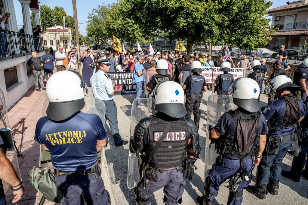 Αγρότες στη Θεσσαλία: «Επικοινωνιακή εμφάνιση Μητσοτάκη – Πλημμυροπαθείς ήταν στα 200 μέτρα γιατί είχε βάλει τα ΜΑΤ» (Video)