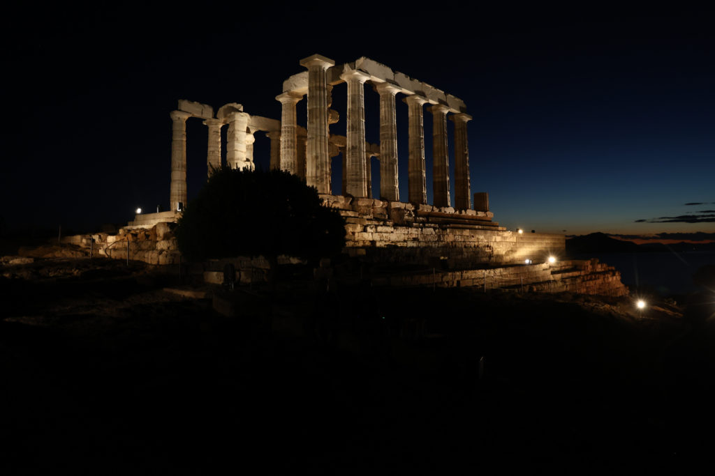 Σούνιο: Εντυπωσιακές εικόνες από τη νέα φωταγώγηση του Ναού του Ποσειδώνα (Photos)