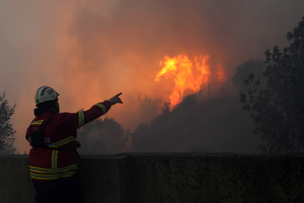 Σε κατάσταση συναγερμού η Πορτογαλία λόγω των δασικών πυρκαγιών – 20 ενεργές εστίες (Video)