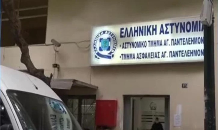 ΑΤ Αγίου Παντελεήμονα: Μολότοφ και προσαγωγές μετά την πορεία για τον θάνατο του μετανάστη