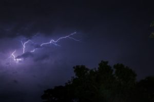 Προ των πυλών η κακοκαιρία Atena: Καταιγίδες, χαλαζοπτώσεις και ισχυροί άνεμοι – 112 σε Θεσσαλία και Μακεδονία (LIVE)