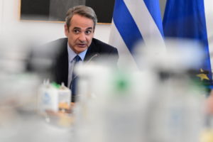 Όταν κυνηγάς τη νεανική βία αντί τα γενεσιουργά αίτια, κυνηγάς την ουρά σου &#8211; Το νέο Panic Button του κ. Μητσοτάκη