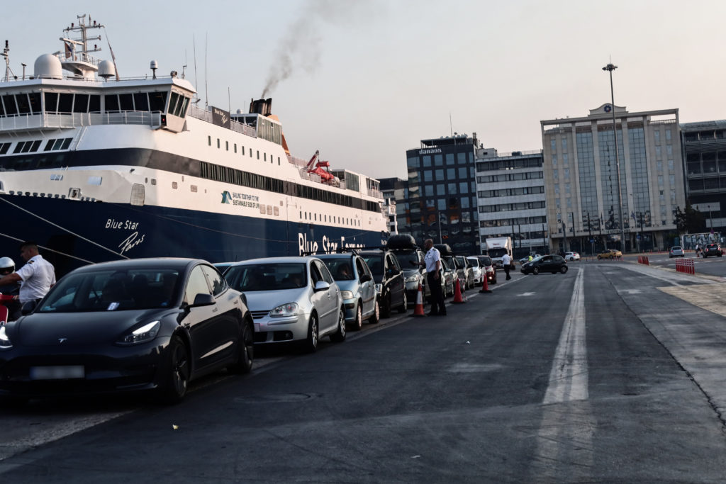 Τηλεφώνημα για βόμβα στο λιμάνι του Πειραιά